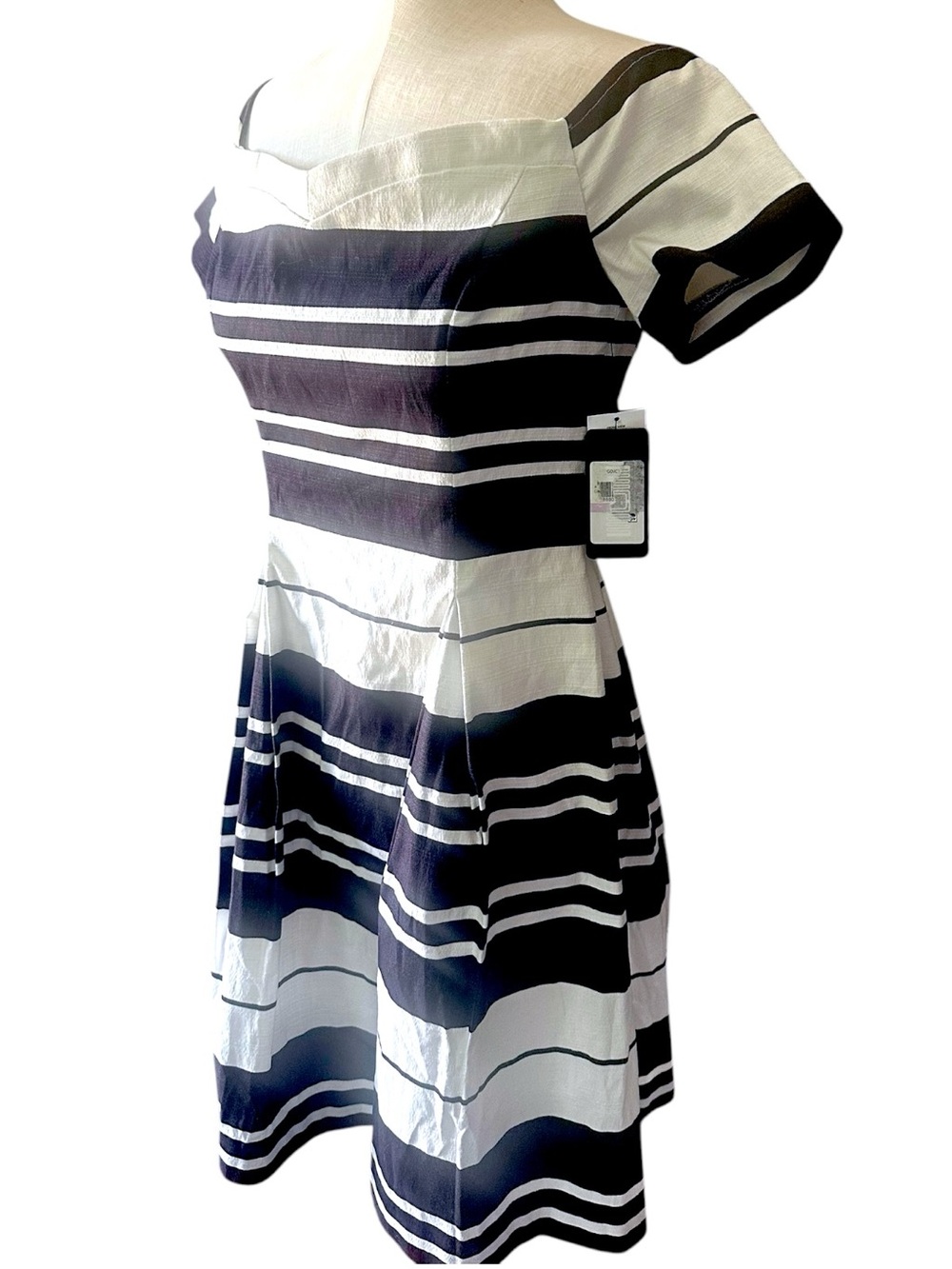 NWT Guess Los Angeles Off Shoulder Stripe Fit & Flare Dress Size 6 - Picture 2 of 8